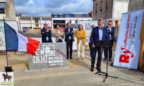 La Roche-sur-Yon:  Pose de la première pierre du futur Hôtel de Ville et d'Agglomération.
