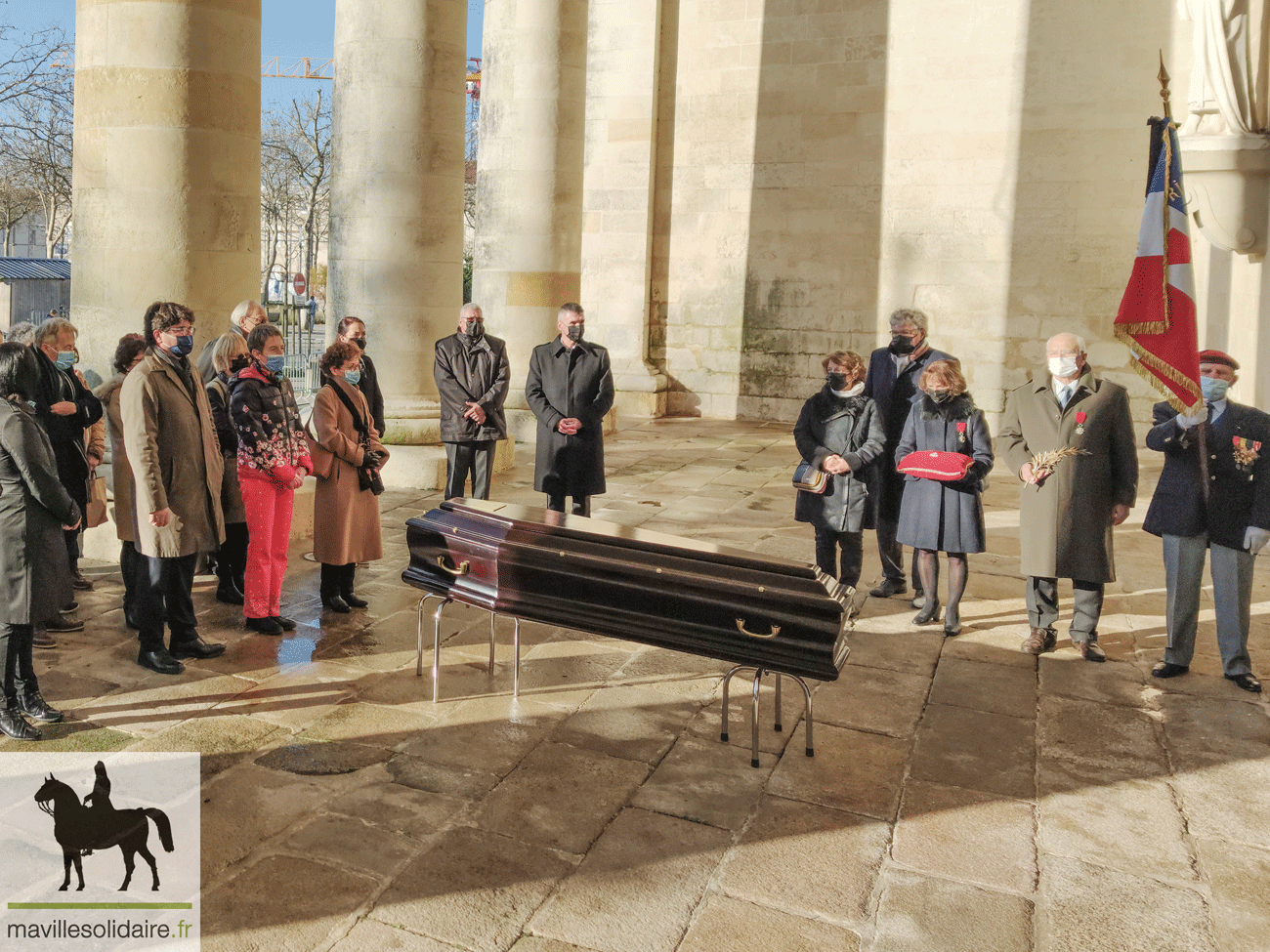 Enterrement-Jacques-Auxiette-La-Roche-sur-Yon-mavillesolidaire1.gif