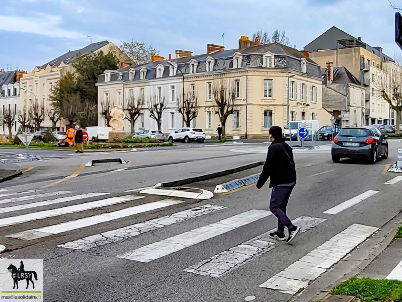 Giratoire_la_Roche-sur-Yon_1-2