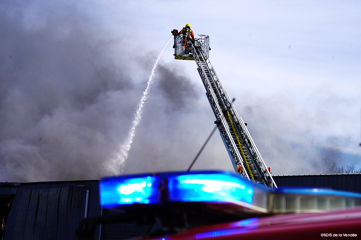 20230314 POUZAUGES Feu industriel 34copyright