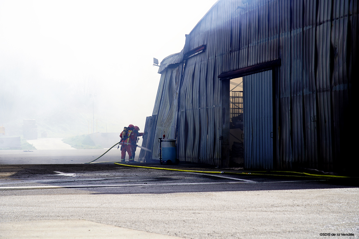 20230314 POUZAUGES Feu industriel 72copyright