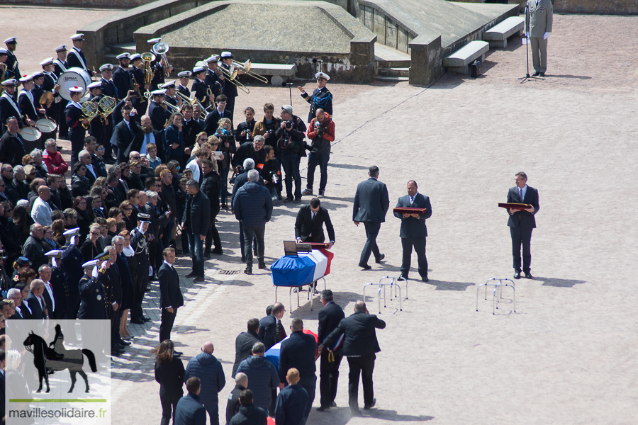 HOMMAGE SNSM MACRON LES SABLES 1 sur 47