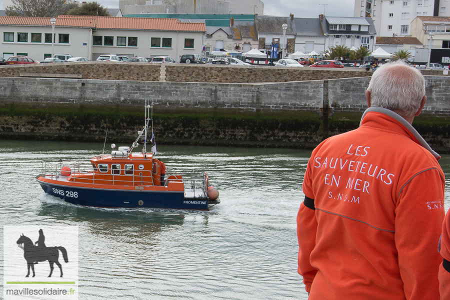 HOMMAGE SNSM MACRON LES SABLES 1 sur 47