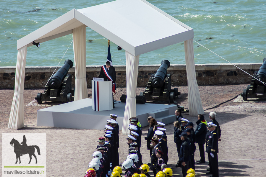 HOMMAGE SNSM MACRON LES SABLES 1 sur 47