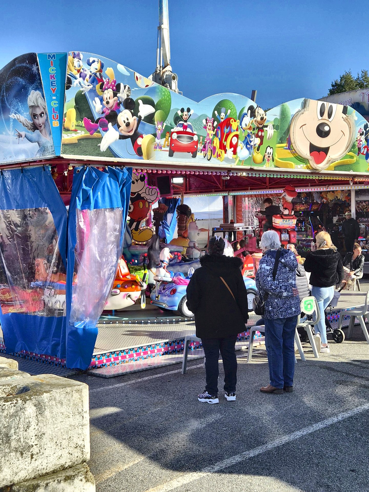 Banderole de la fête foraine de La Roche-sur-Yon annonçant des tarifs réduits tous les mercredis, au parc expo des Oudairies