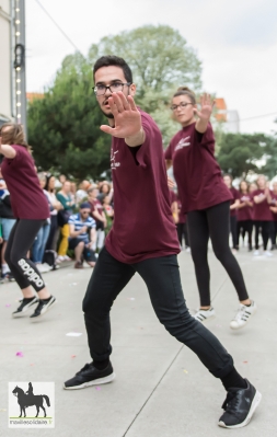 colors 2018 parade 20180609 1086636823