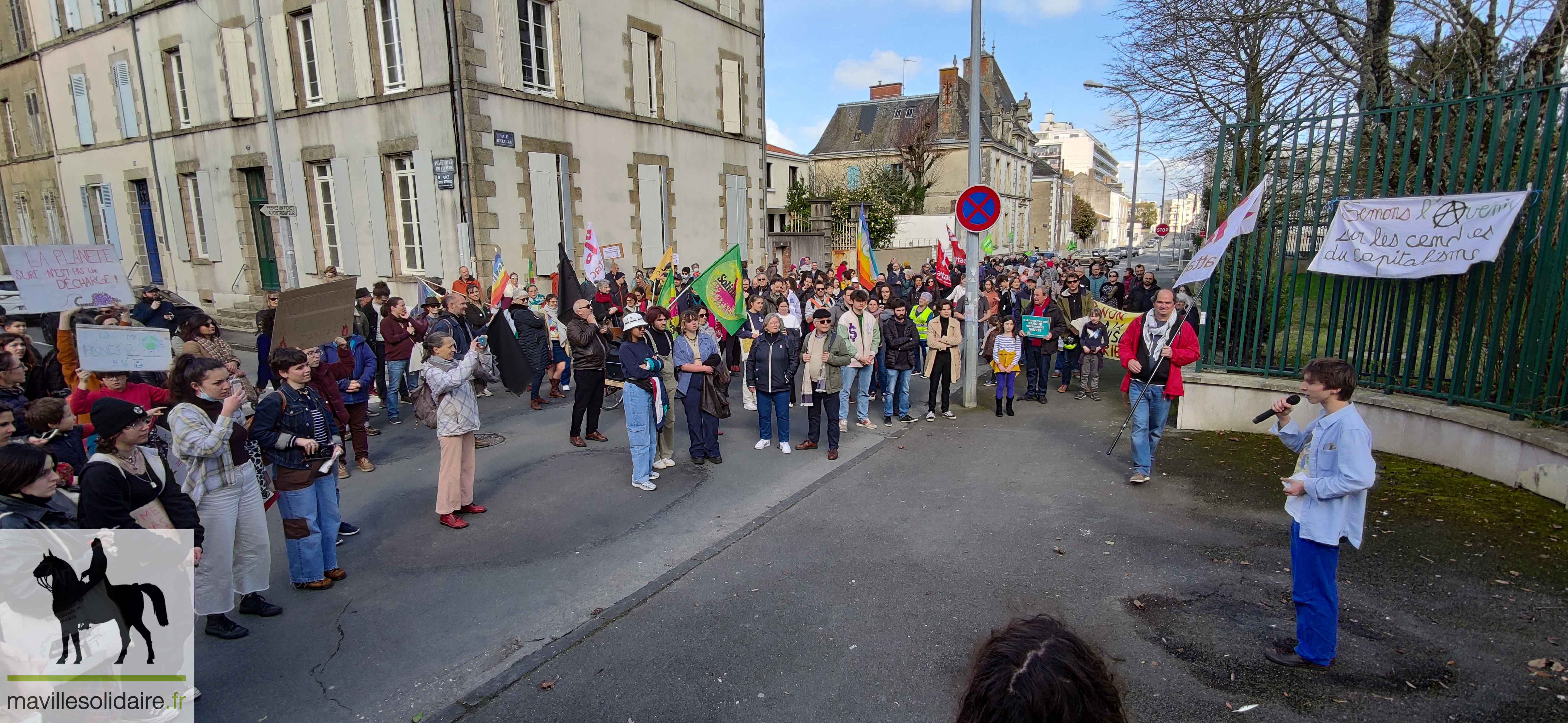 Climat 300 manifestants LA ROCHE SUR YON mavillesolidaire1 152010