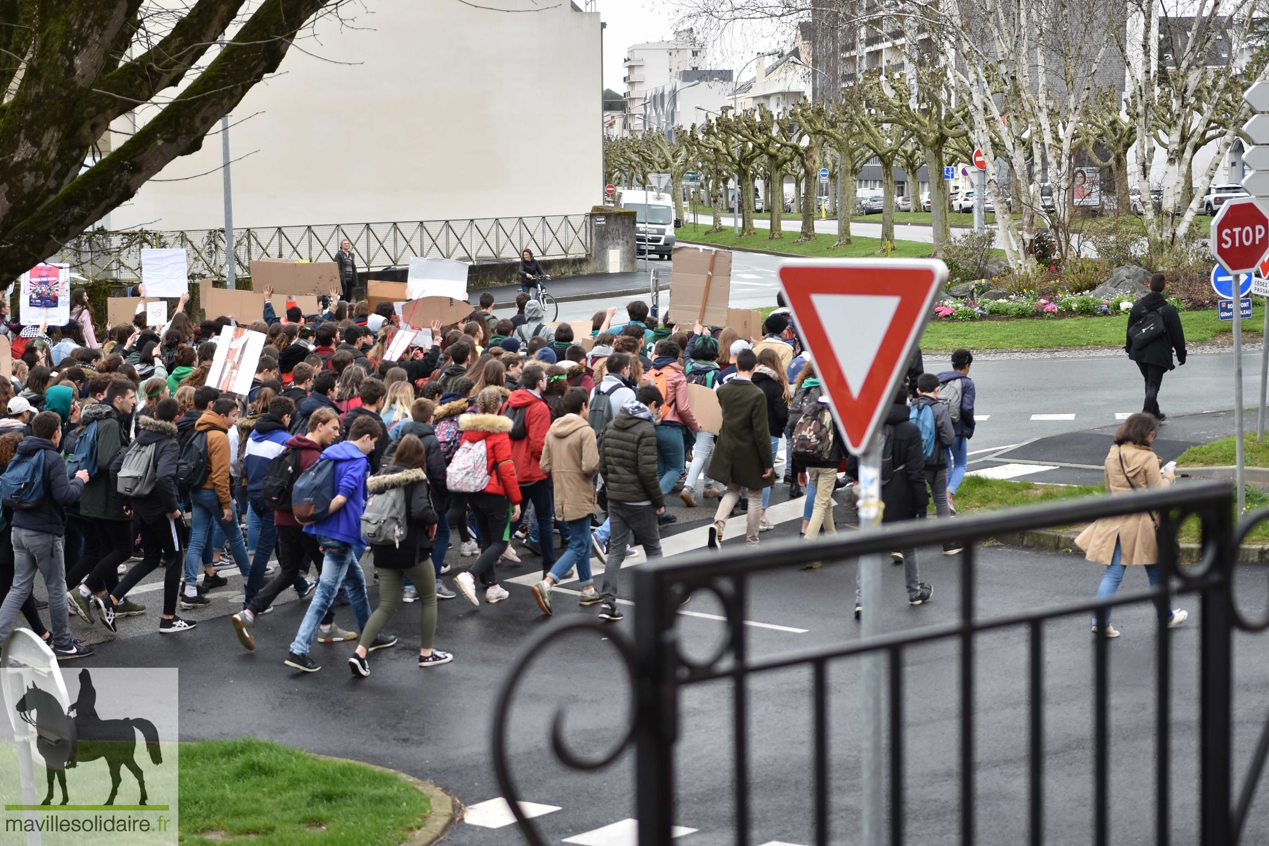 4 Marche pour le climat la roche sur yon étudiants 1 sur 84