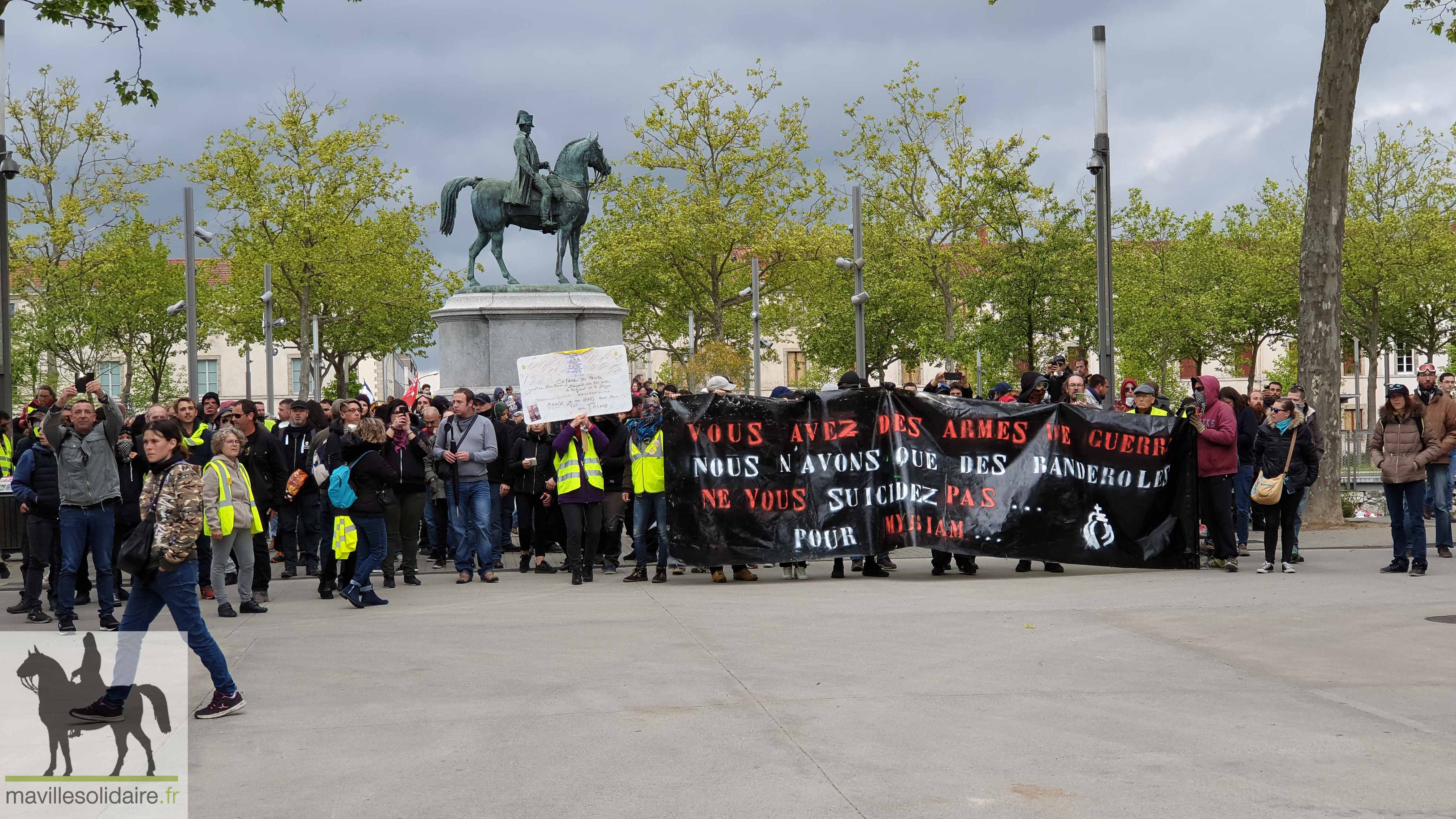 GILETS JAUNES LA ROCHE SUR YON 4 MAI 2019 1 sur 44