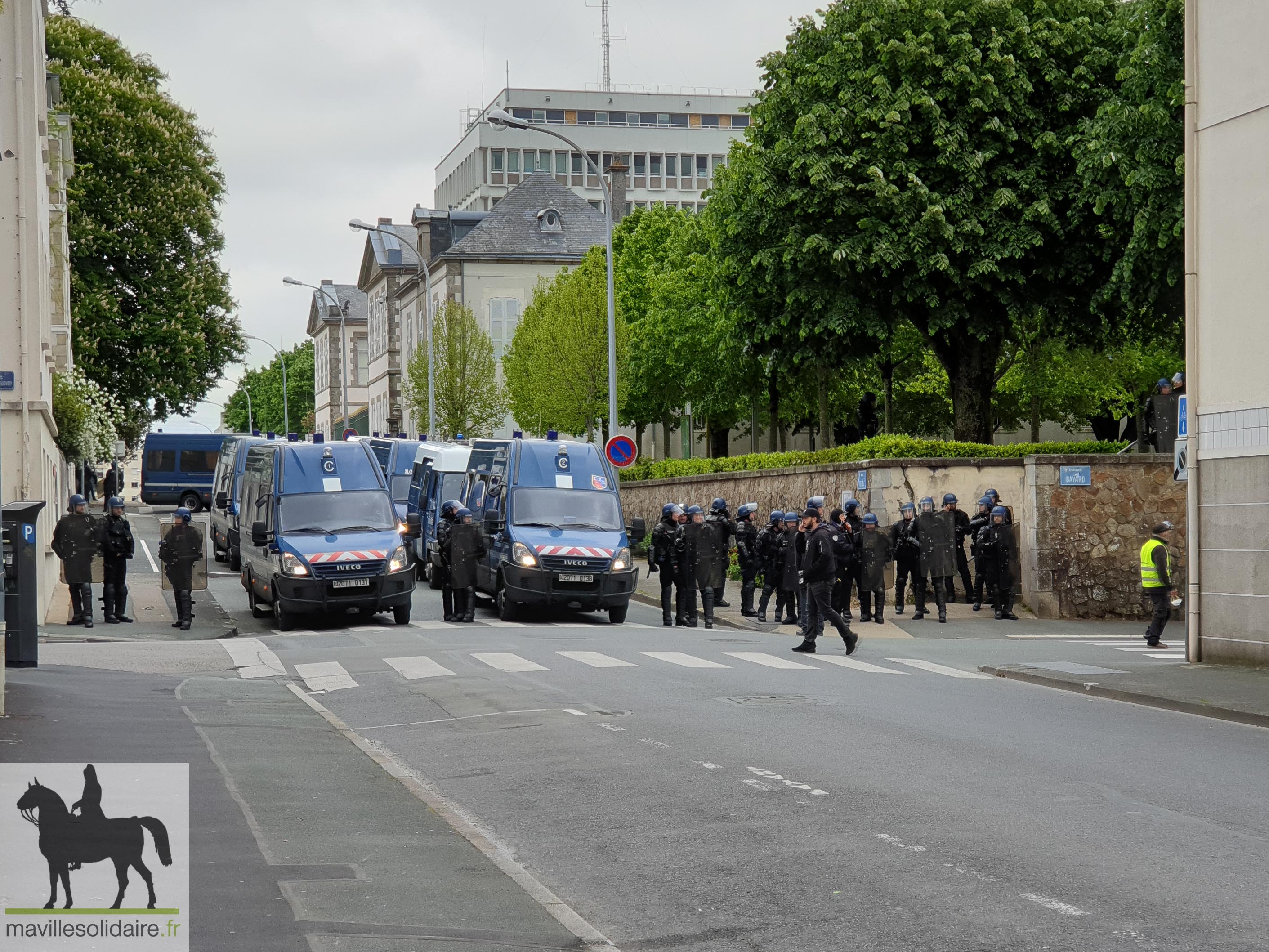 GILETS JAUNES LA ROCHE SUR YON 4 MAI 2019 1 sur 44