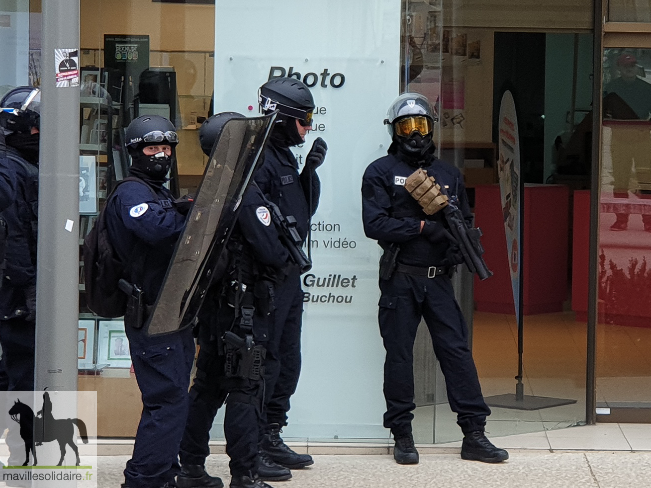 GILETS JAUNES LA ROCHE SUR YON 4 MAI 2019 1 sur 44