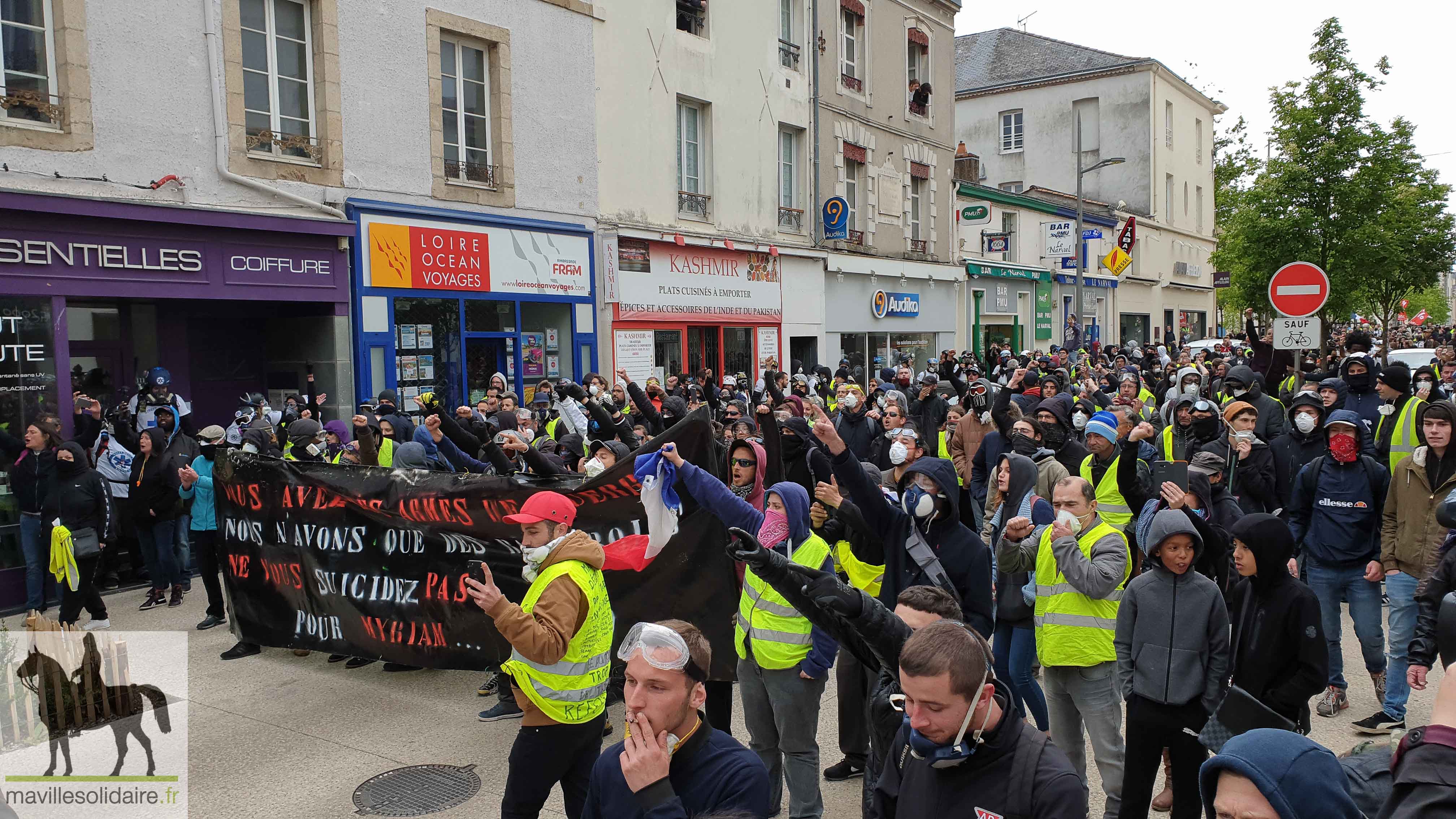 GILETS JAUNES LA ROCHE SUR YON 4 MAI 2019 1 sur 44