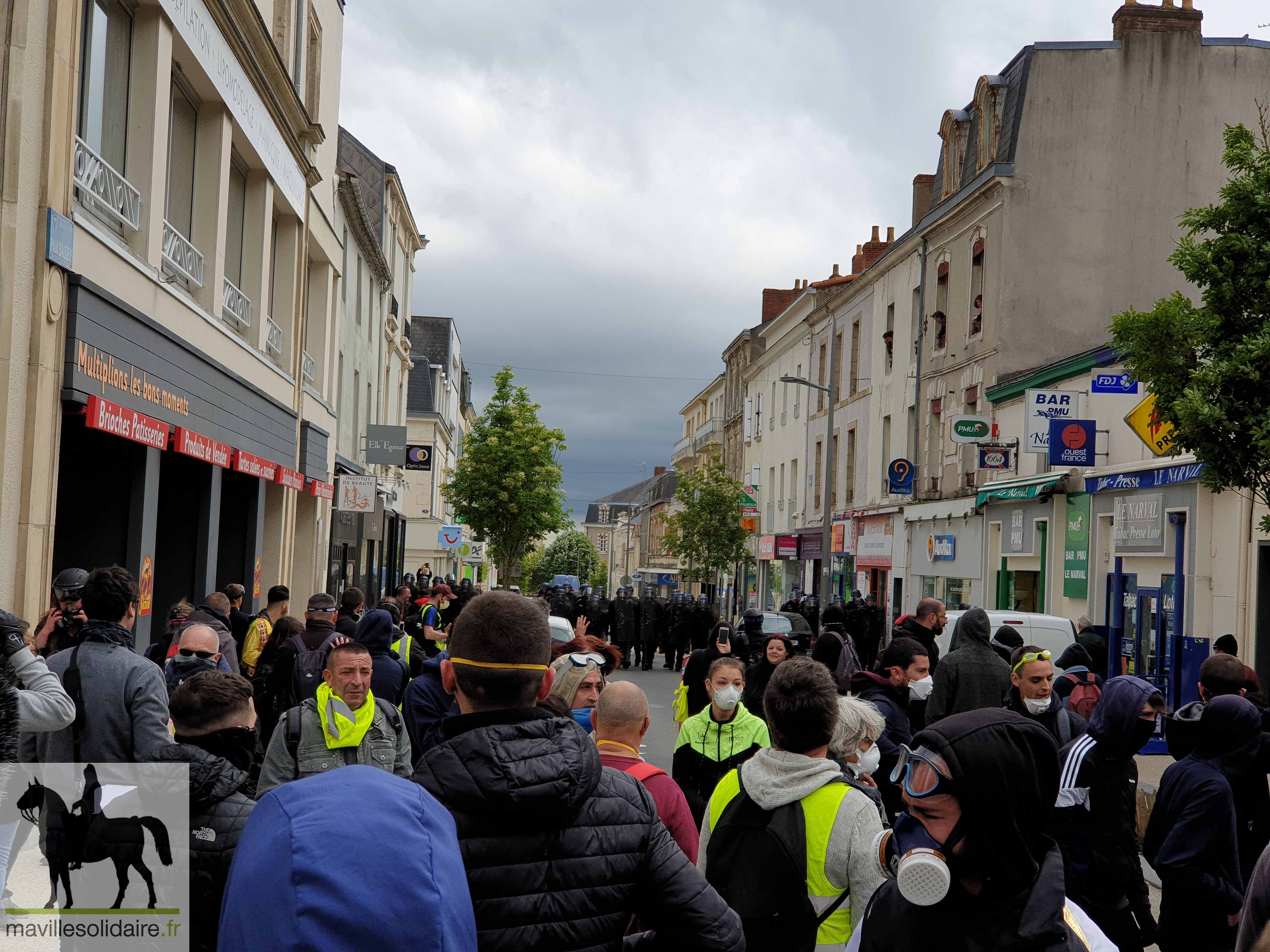 GILETS JAUNES LA ROCHE SUR YON 4 MAI 2019 1 sur 44