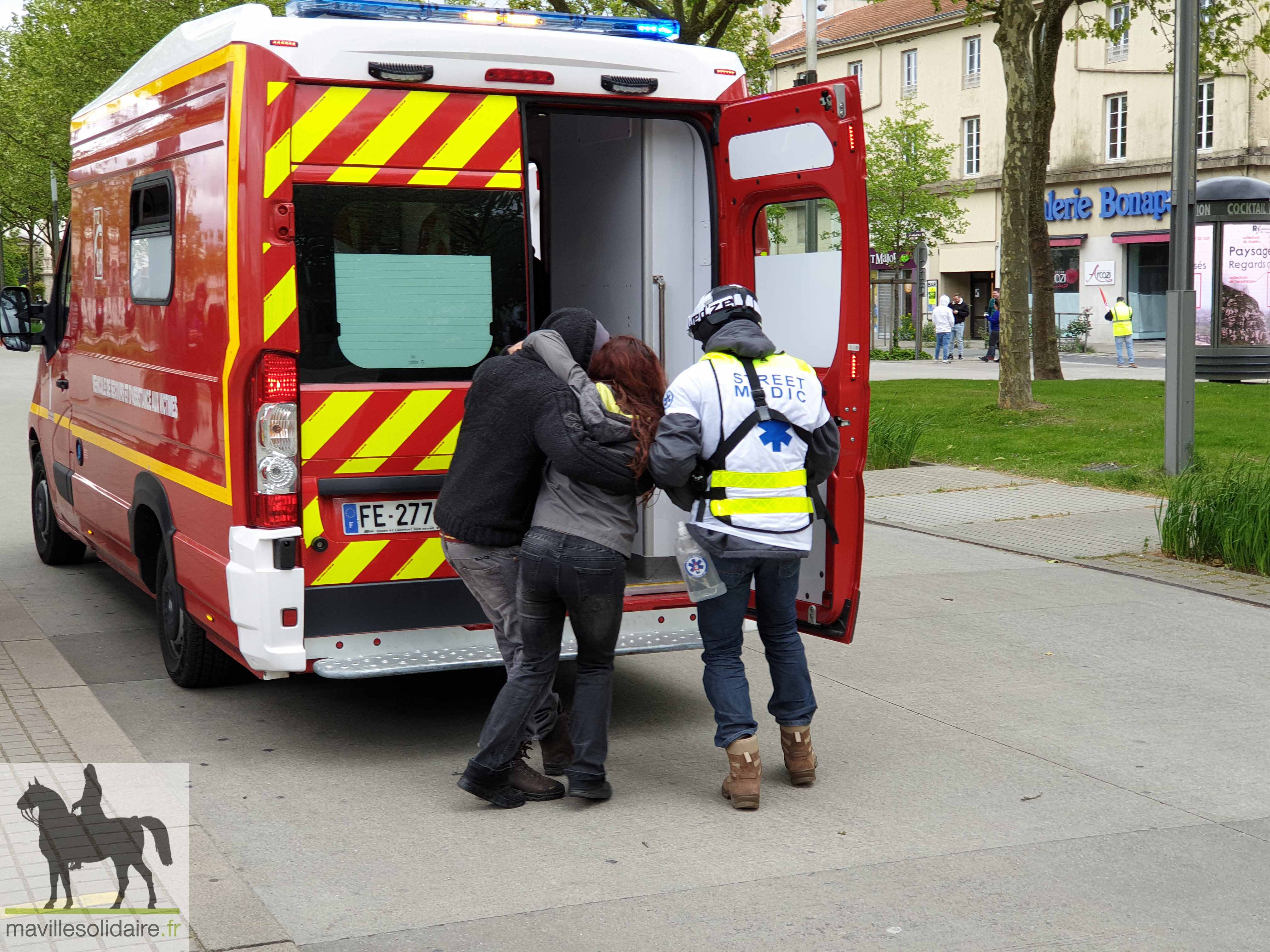 GILETS JAUNES LA ROCHE SUR YON 4 MAI 2019 1 sur 44