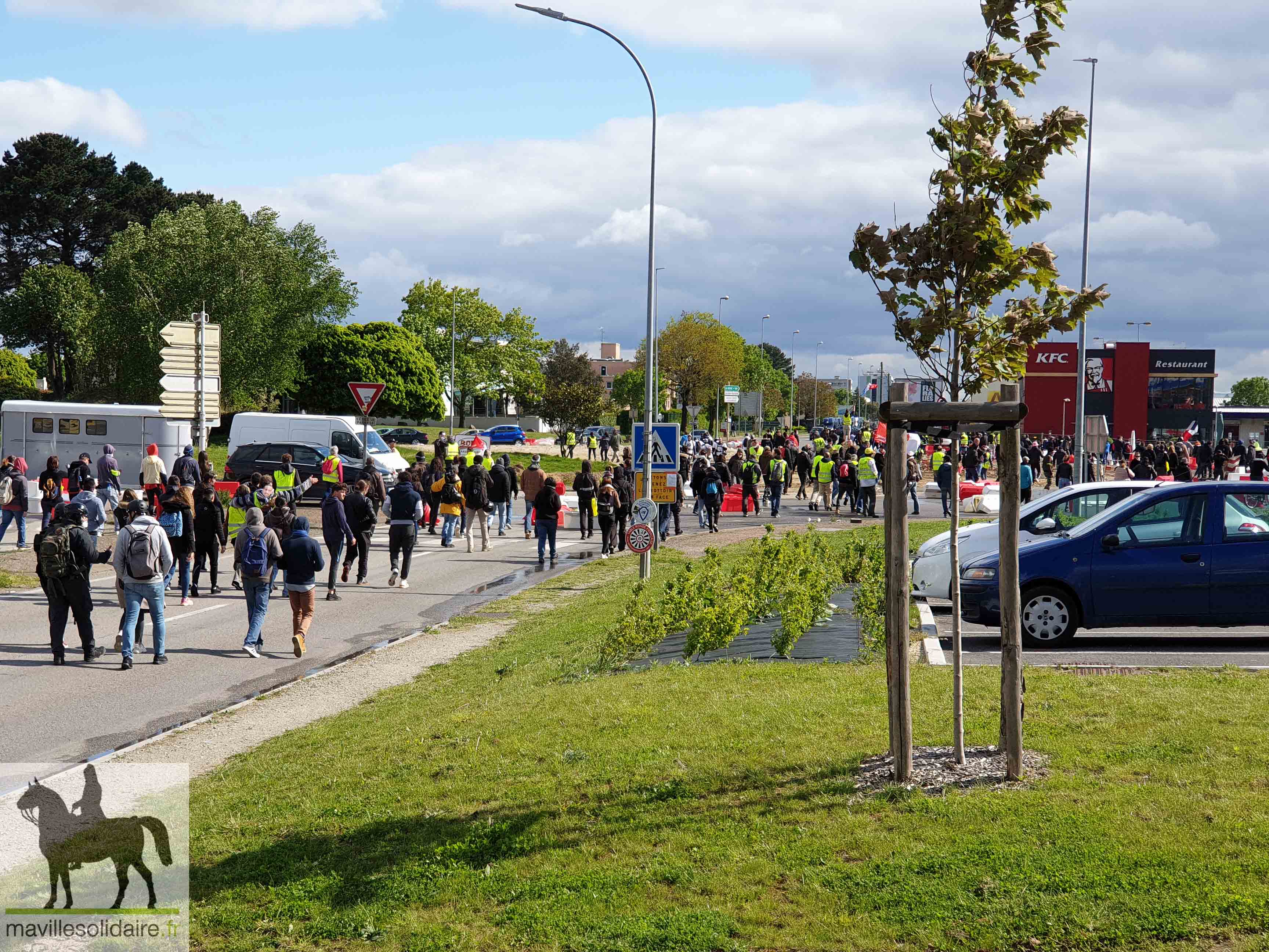 GILETS JAUNES LA ROCHE SUR YON 4 MAI 2019 1 sur 44