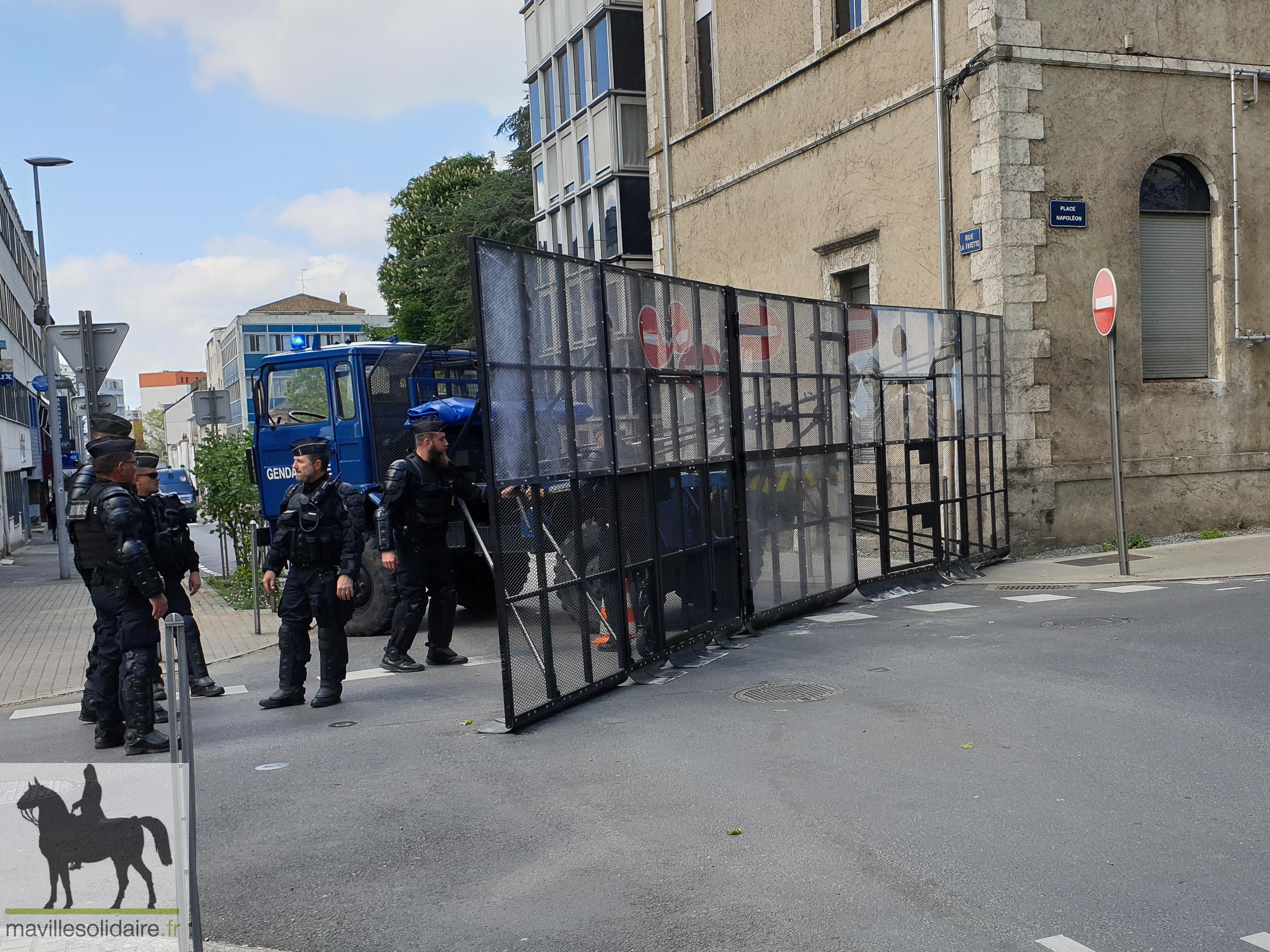 GILETS JAUNES LA ROCHE SUR YON 4 MAI 2019 1 sur 44