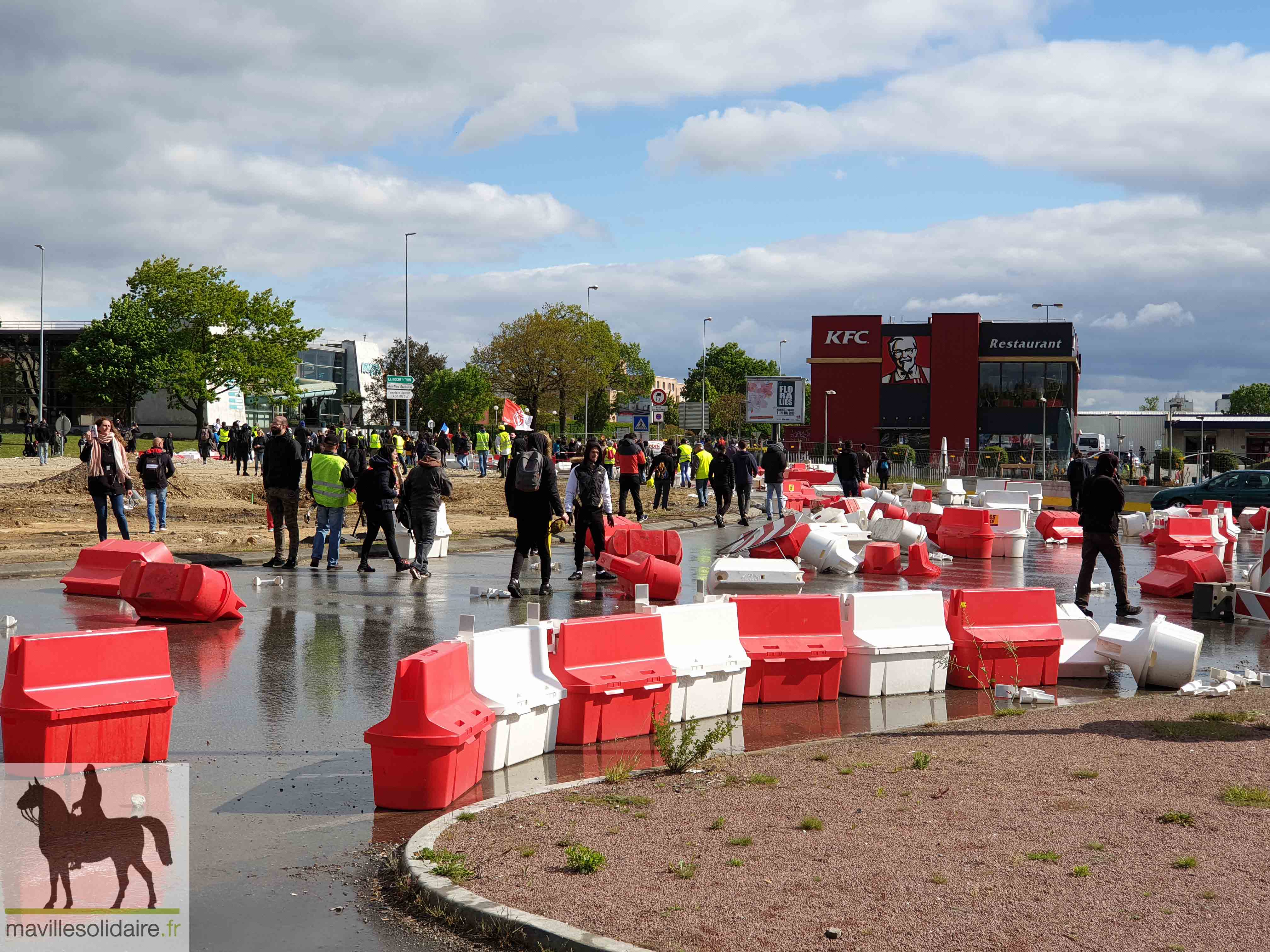 GILETS JAUNES LA ROCHE SUR YON 4 MAI 2019 1 sur 44