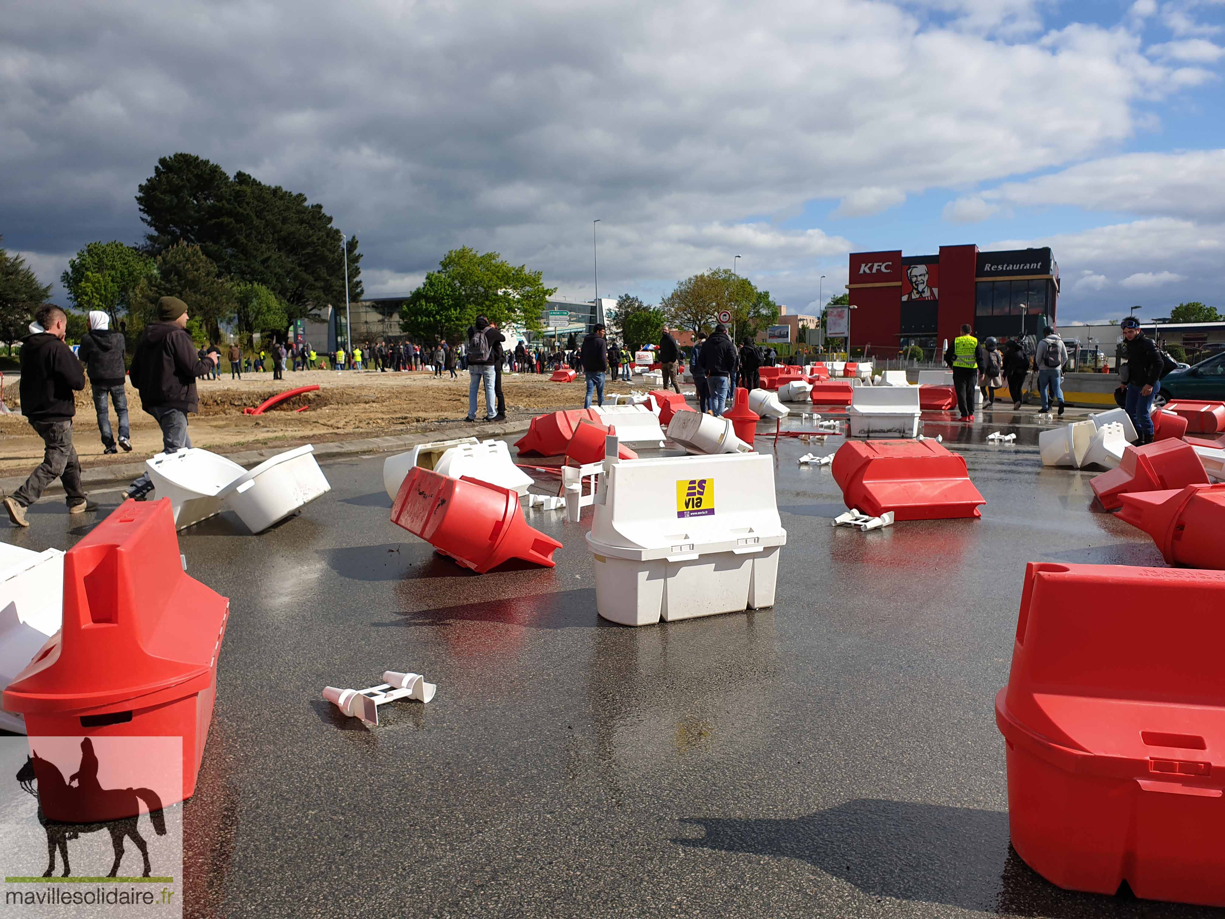 GILETS JAUNES LA ROCHE SUR YON 4 MAI 2019 1 sur 44