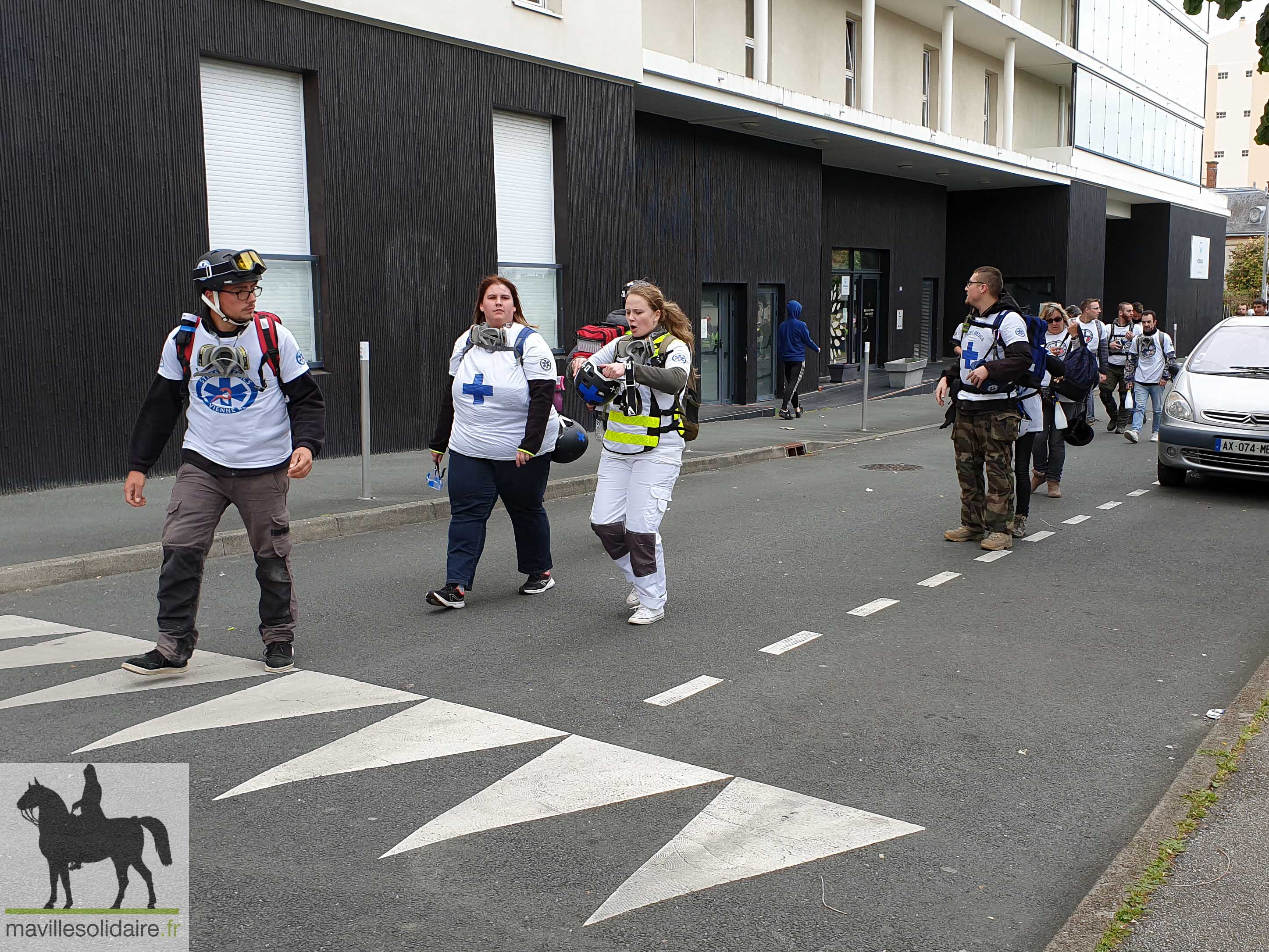 La Roche Sur Yon Un Millier De Gilets Jaunes à La