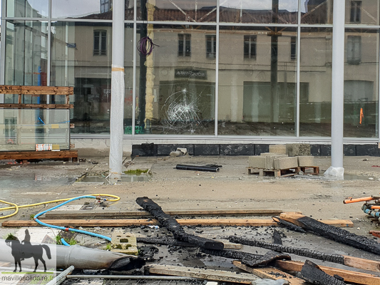 Gilets Jaunes Samedi Noir à La Roche Sur Yon Ma Ville