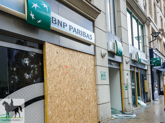 Gilets Jaunes Samedi Noir à La Roche Sur Yon Ma Ville