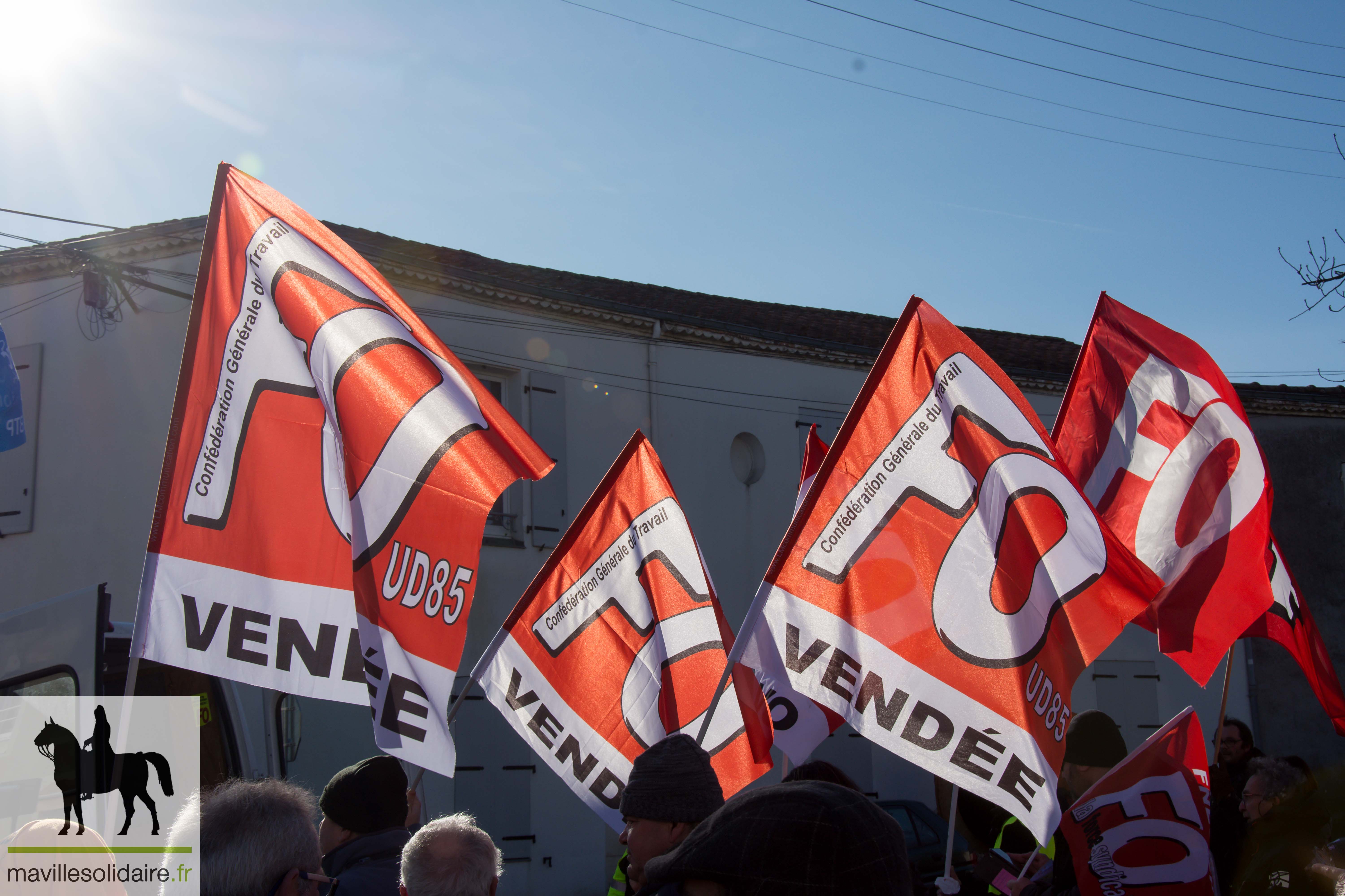 11 FEVRIER 2023 MANIF RESTRAITES LA ROCHE SUR YON mavillesolidaire.fr 1 32