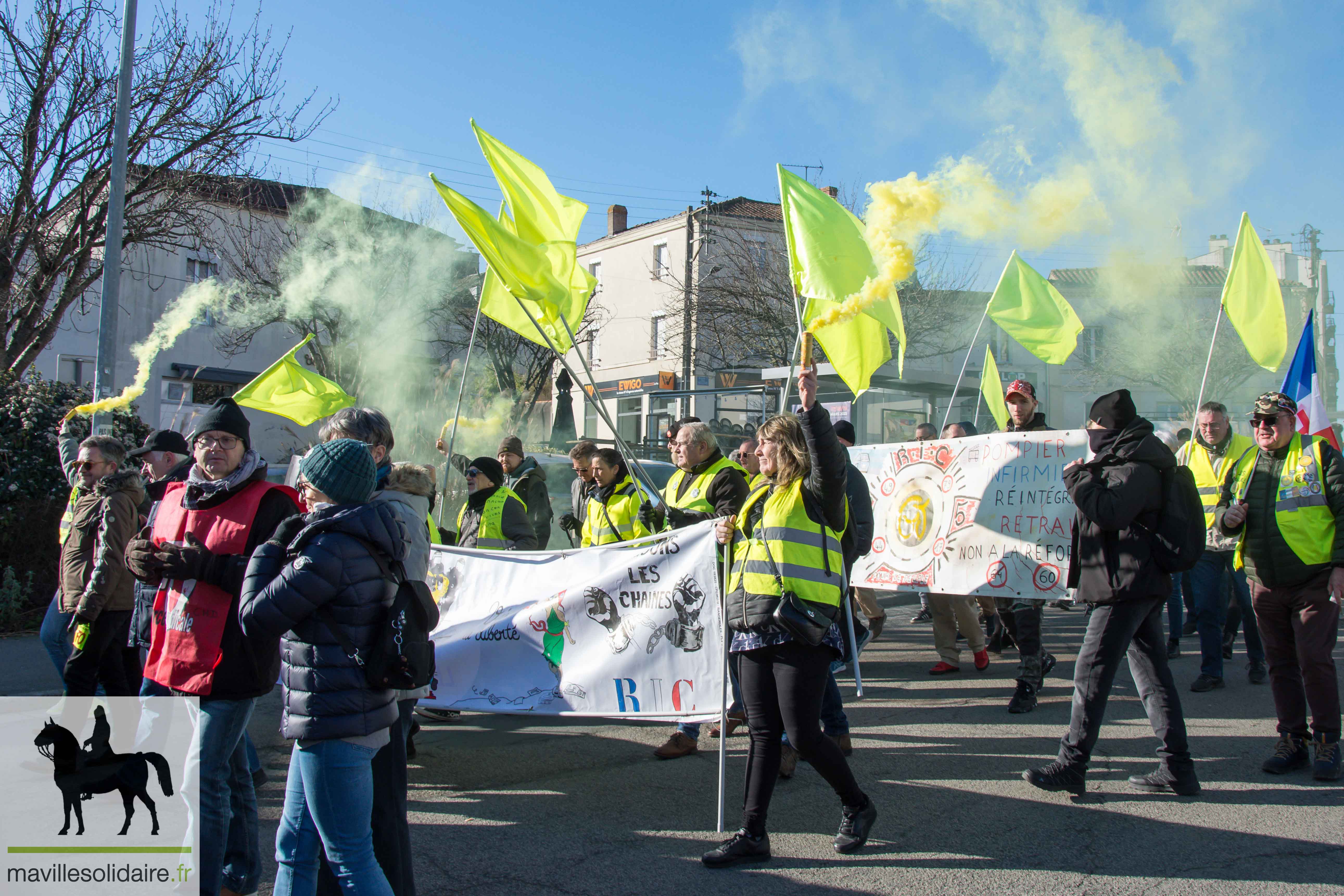 11 FEVRIER 2023 MANIF RESTRAITES LA ROCHE SUR YON mavillesolidaire.fr 1 33