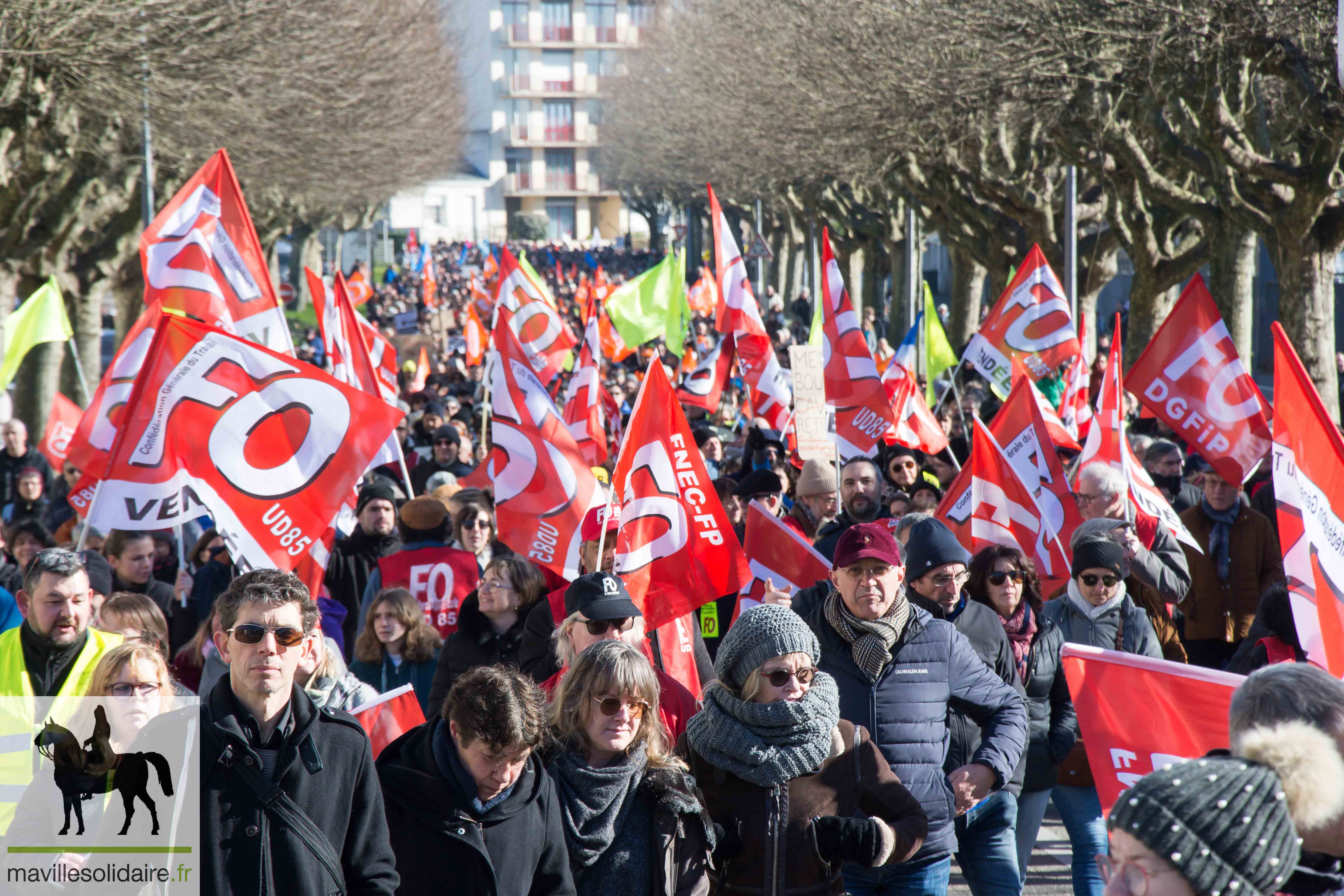 11 FEVRIER 2023 MANIF RESTRAITES LA ROCHE SUR YON mavillesolidaire.fr 1 53