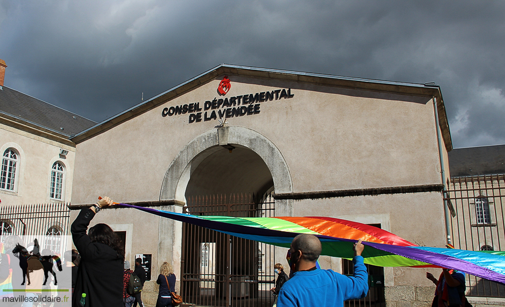 MARCHE DES FIERTES LA ROCHE SUR YON CENTRE LGBT VENDEE 24