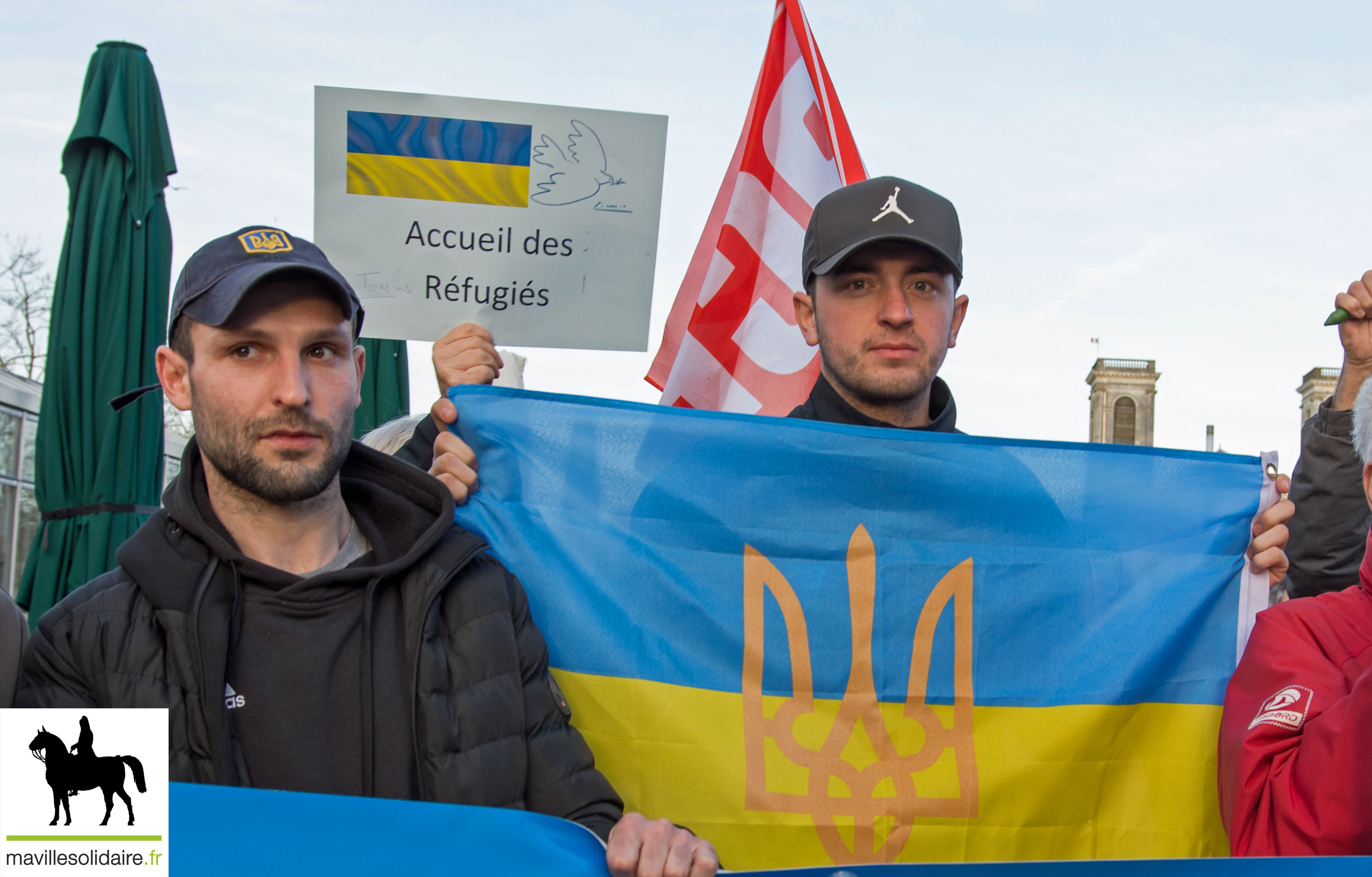 rassemblement en soutien à lUrkaine la Roche sur Yon mavillesolidaire.fr 2 15