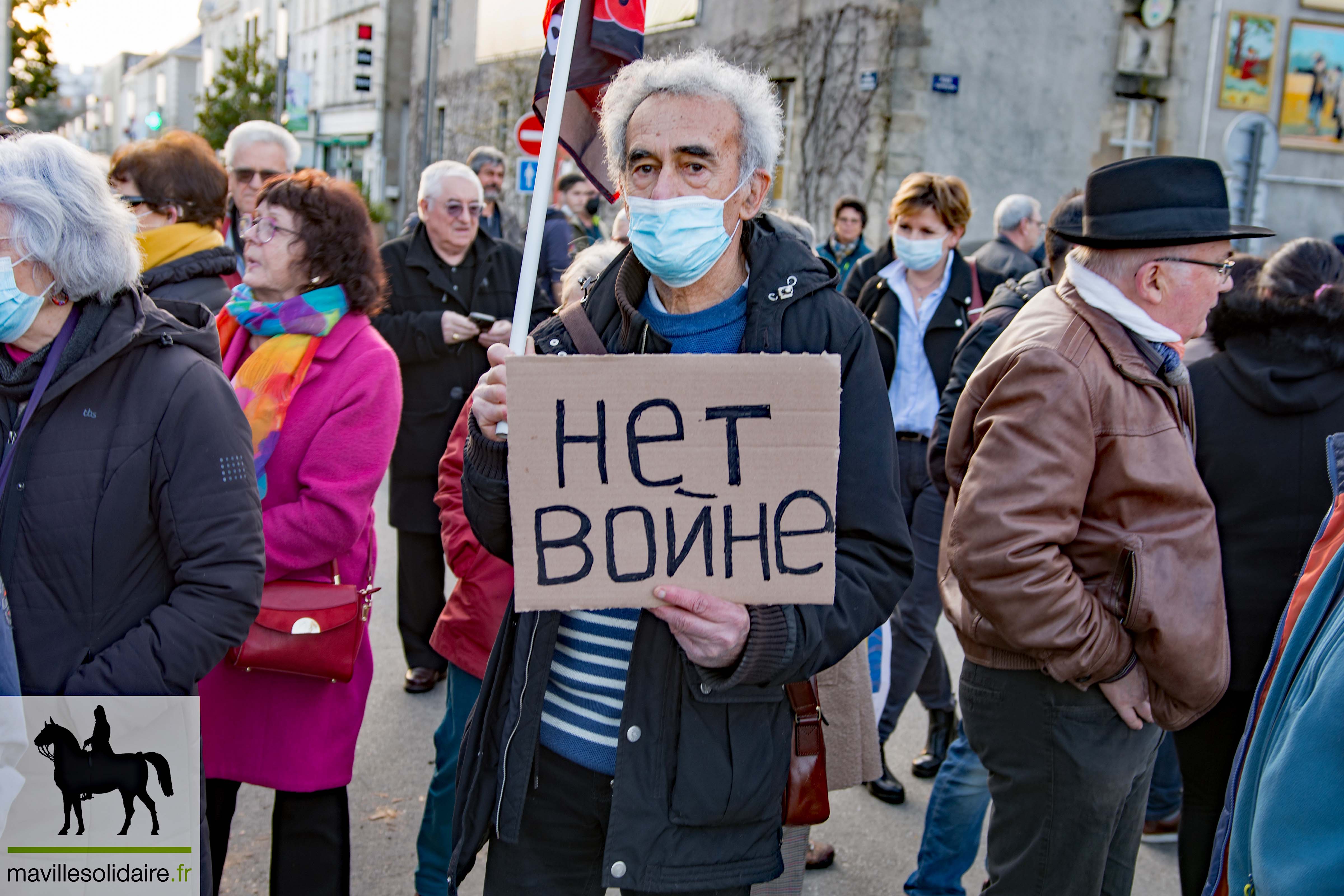 rassemblement en soutien à lUrkaine la Roche sur Yon mavillesolidaire.fr 2 10