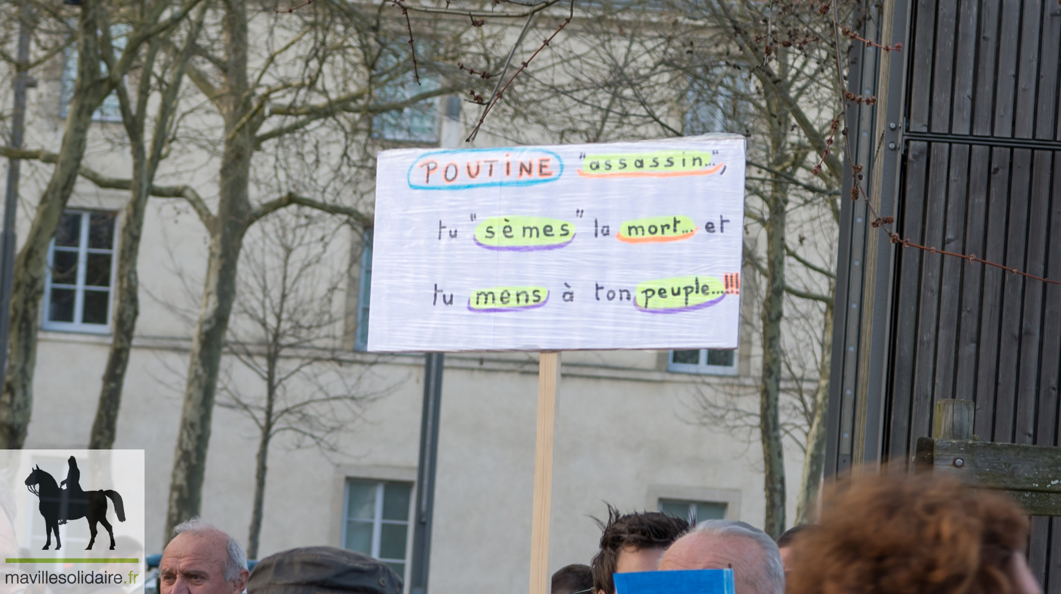 rassemblement en soutien à lUrkaine la Roche sur Yon mavillesolidaire.fr 2 11