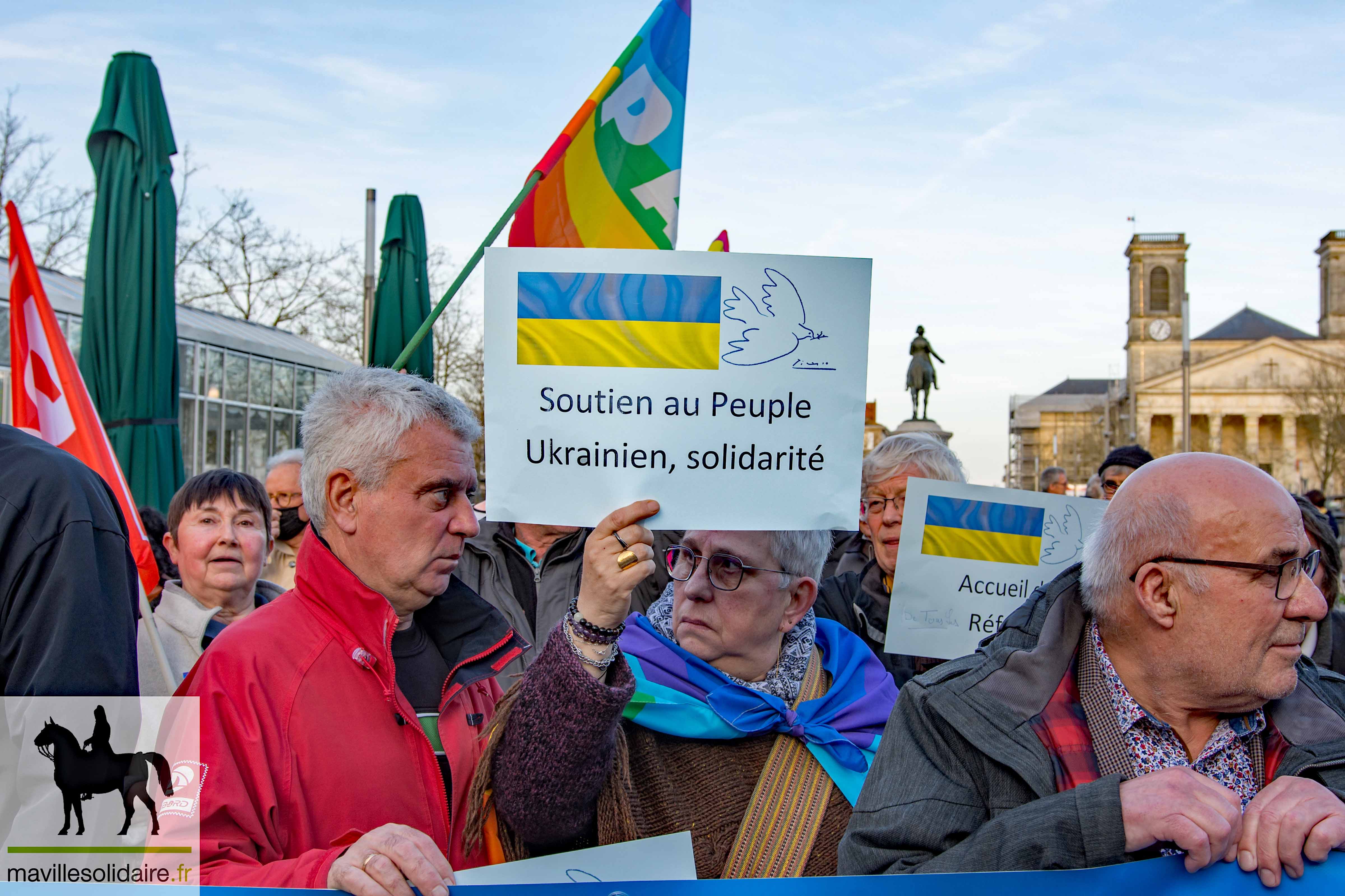 rassemblement en soutien à lUrkaine la Roche sur Yon mavillesolidaire.fr 2 3