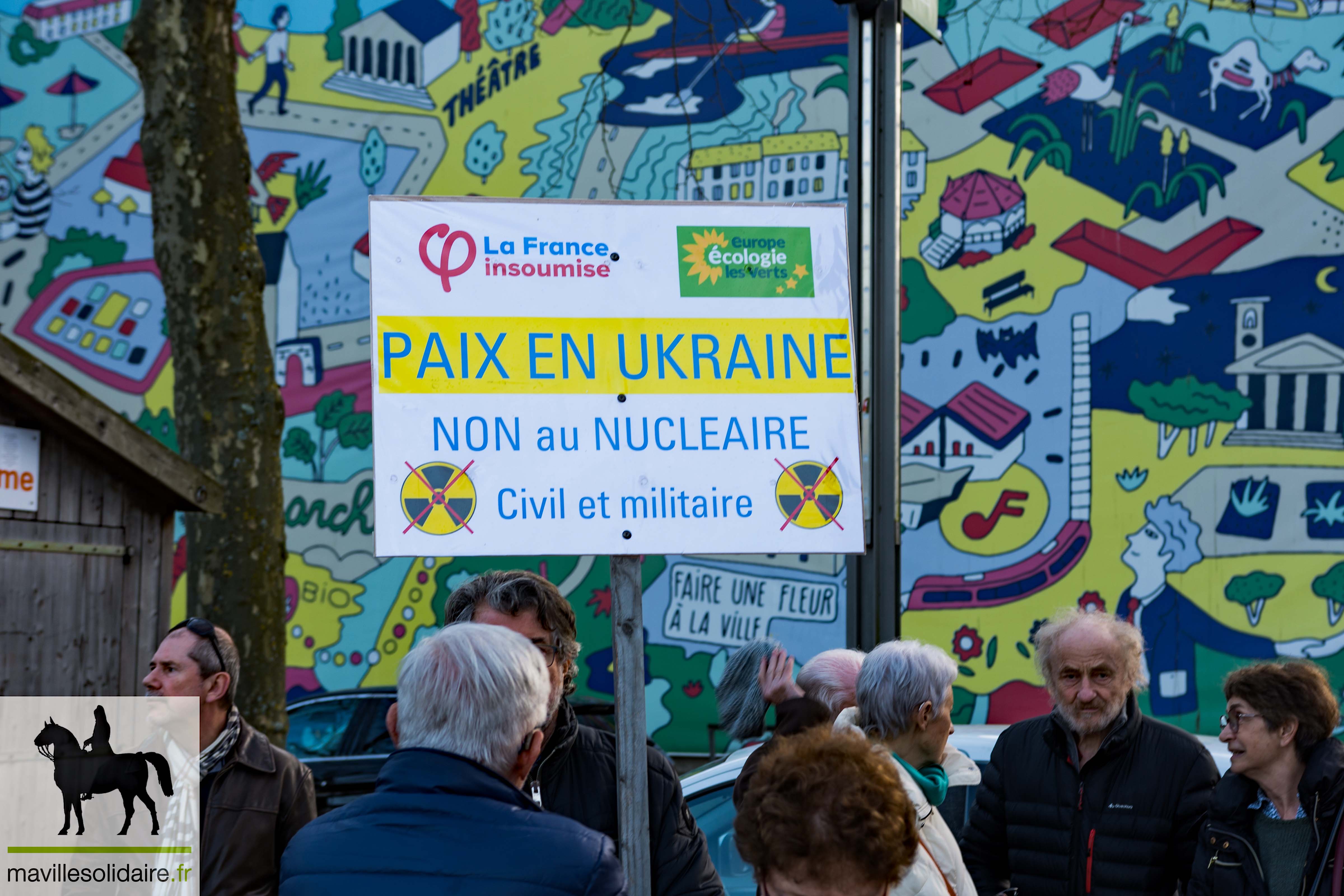 rassemblement en soutien à lUrkaine la Roche sur Yon mavillesolidaire.fr 2 4