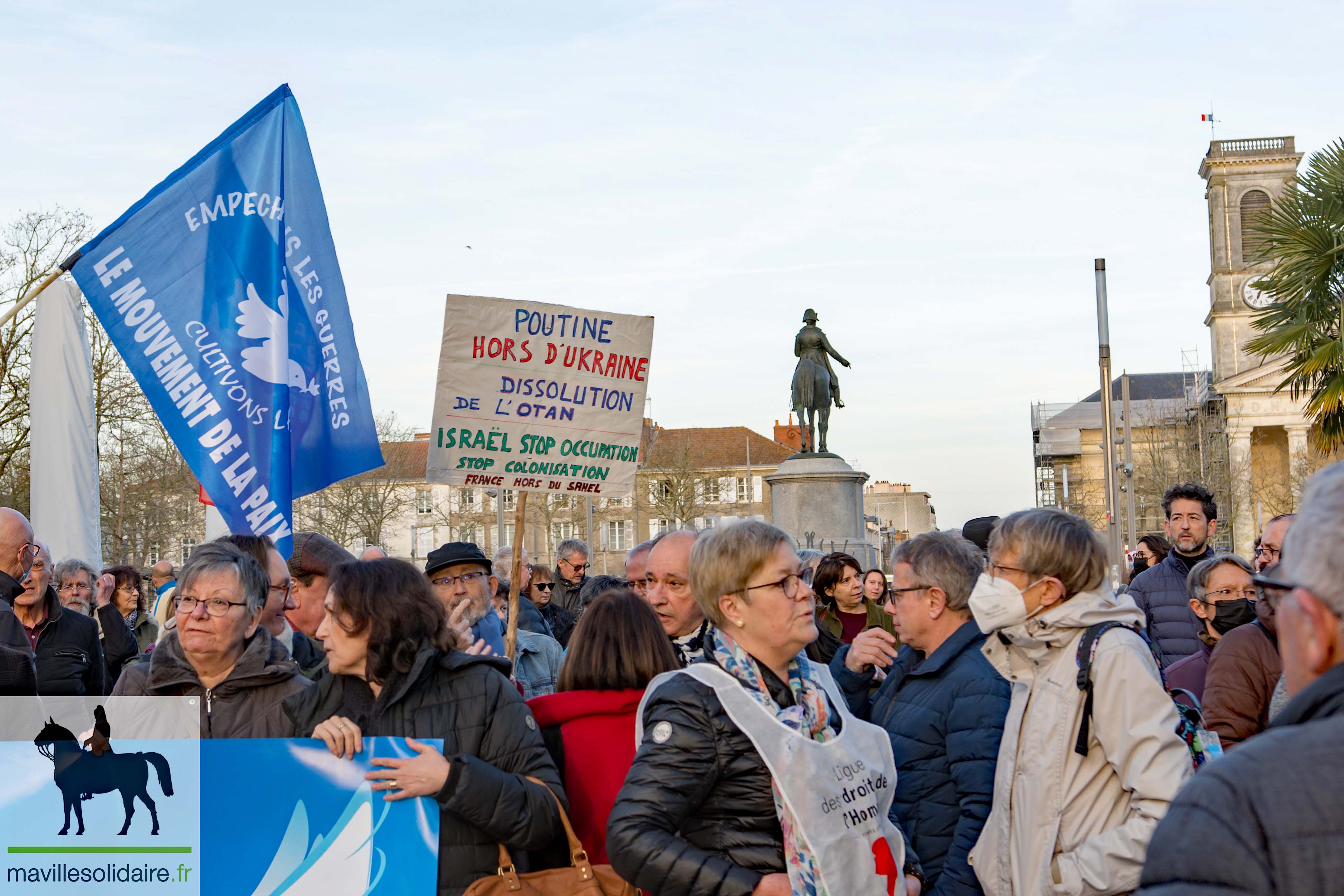 rassemblement en soutien à lUrkaine la Roche sur Yon mavillesolidaire.fr 2 6