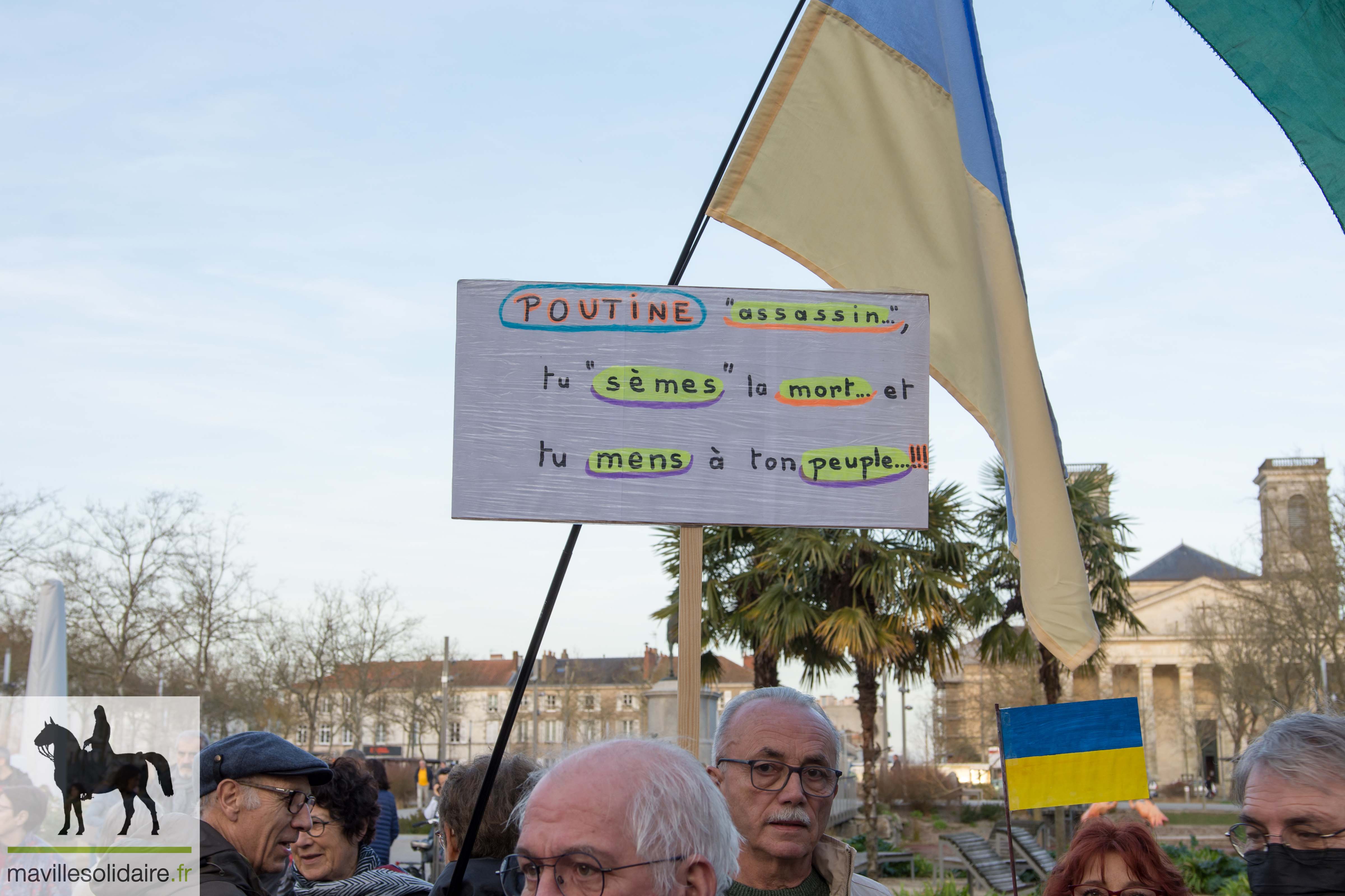 rassemblement en soutien à lUrkaine la Roche sur Yon mavillesolidaire.fr 2 7