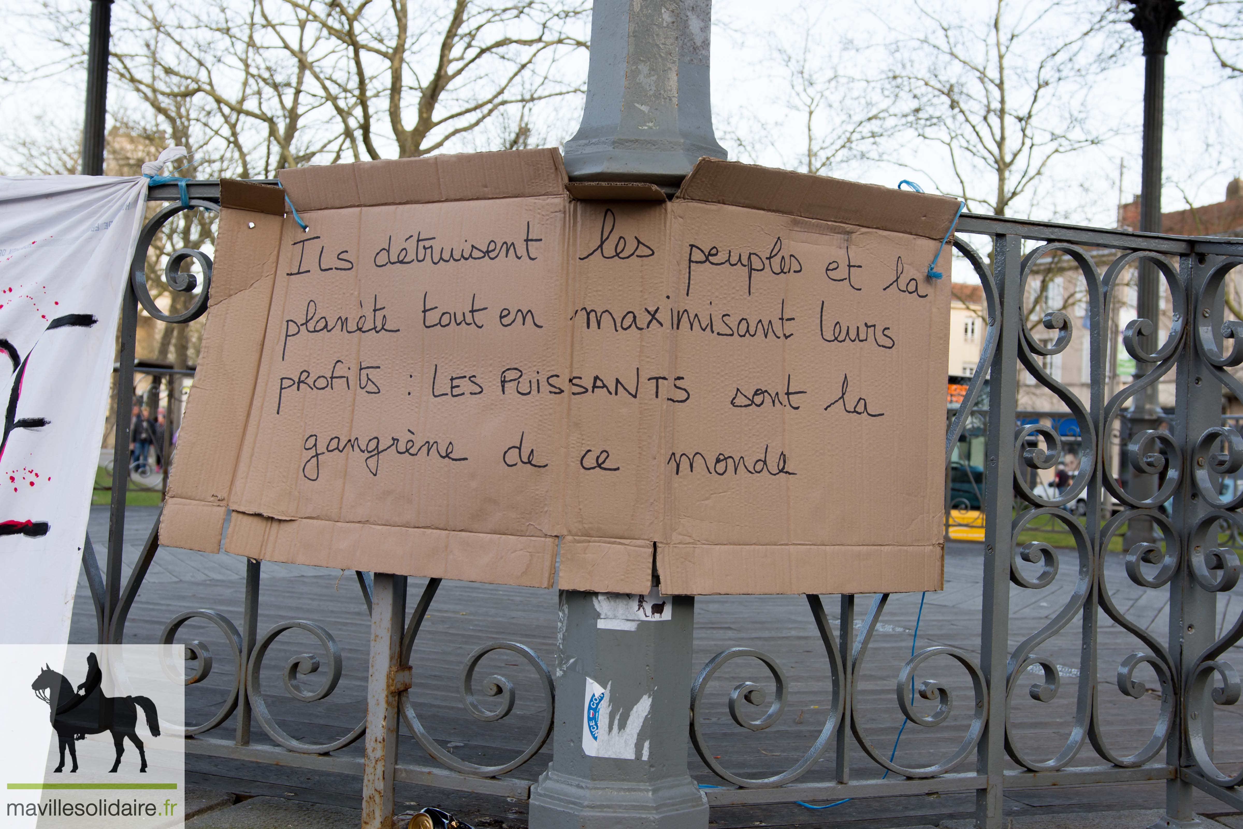 rassemblement en soutien à lUrkaine la Roche sur Yon mavillesolidaire.fr 2 8