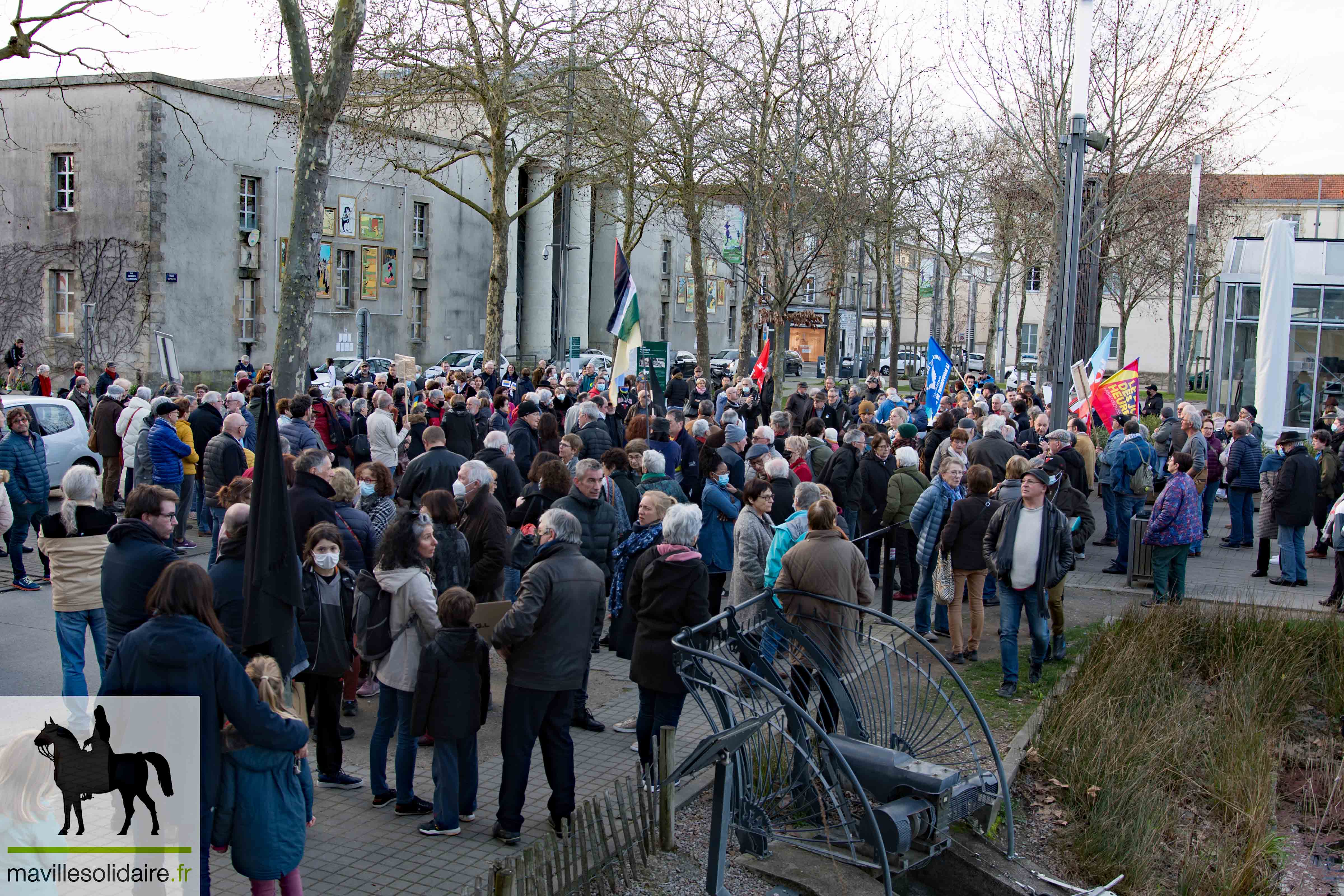 rassemblement en soutien à lUrkaine la Roche sur Yon mavillesolidaire.fr 2 9