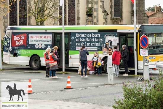 BUS DE NOEL MOUILLERON 12